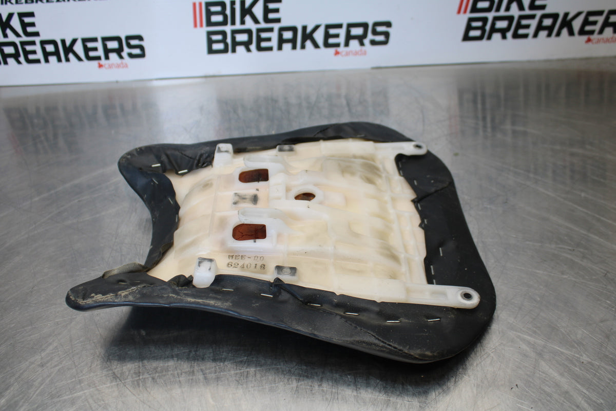 05-06 HONDA CBR600RR FRONT DRIVERS SEAT PAD SADDLE PILLION BB159
