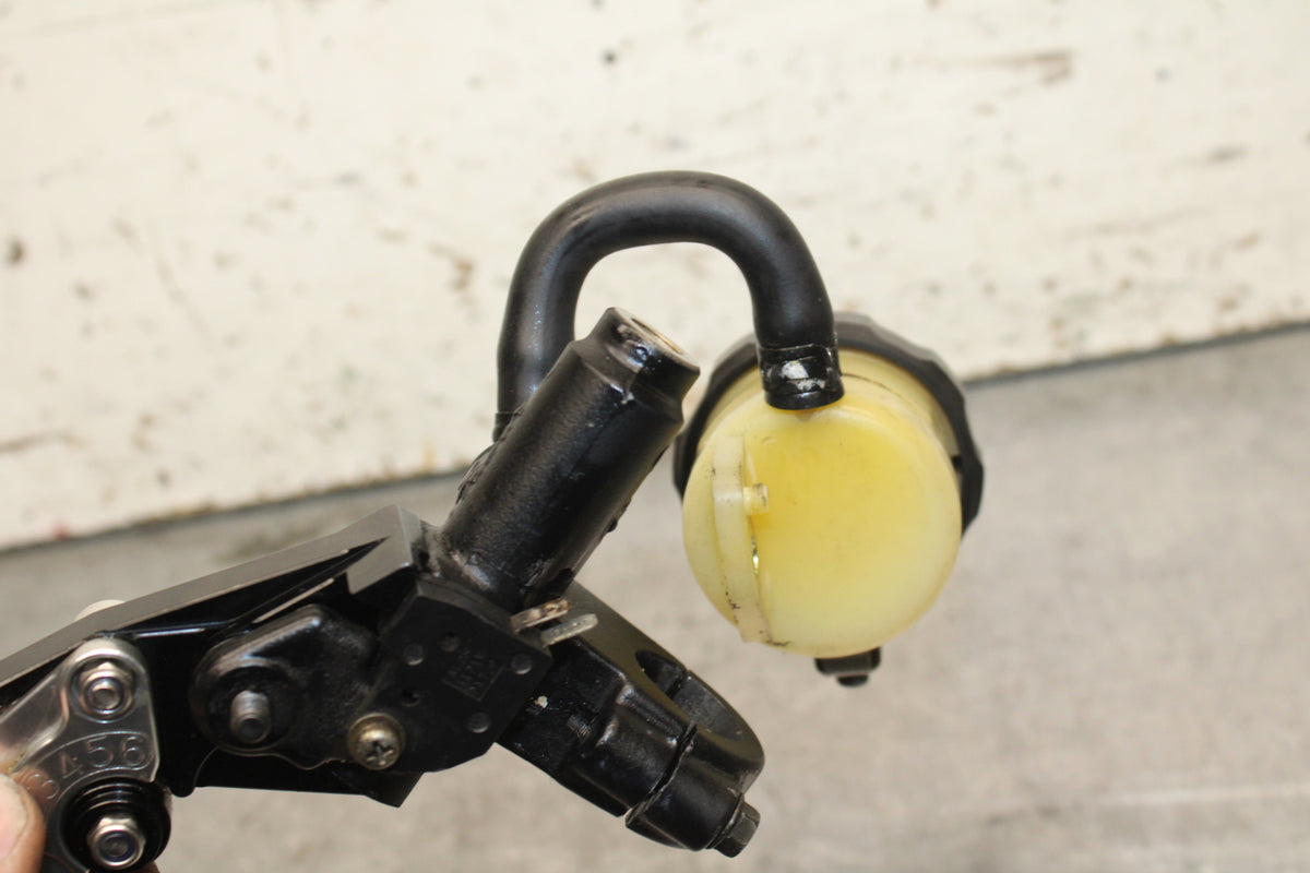 93 SUZUKI GSXR750W FRONT BRAKE MASTER CYLINDER w/ LEVER  BB112