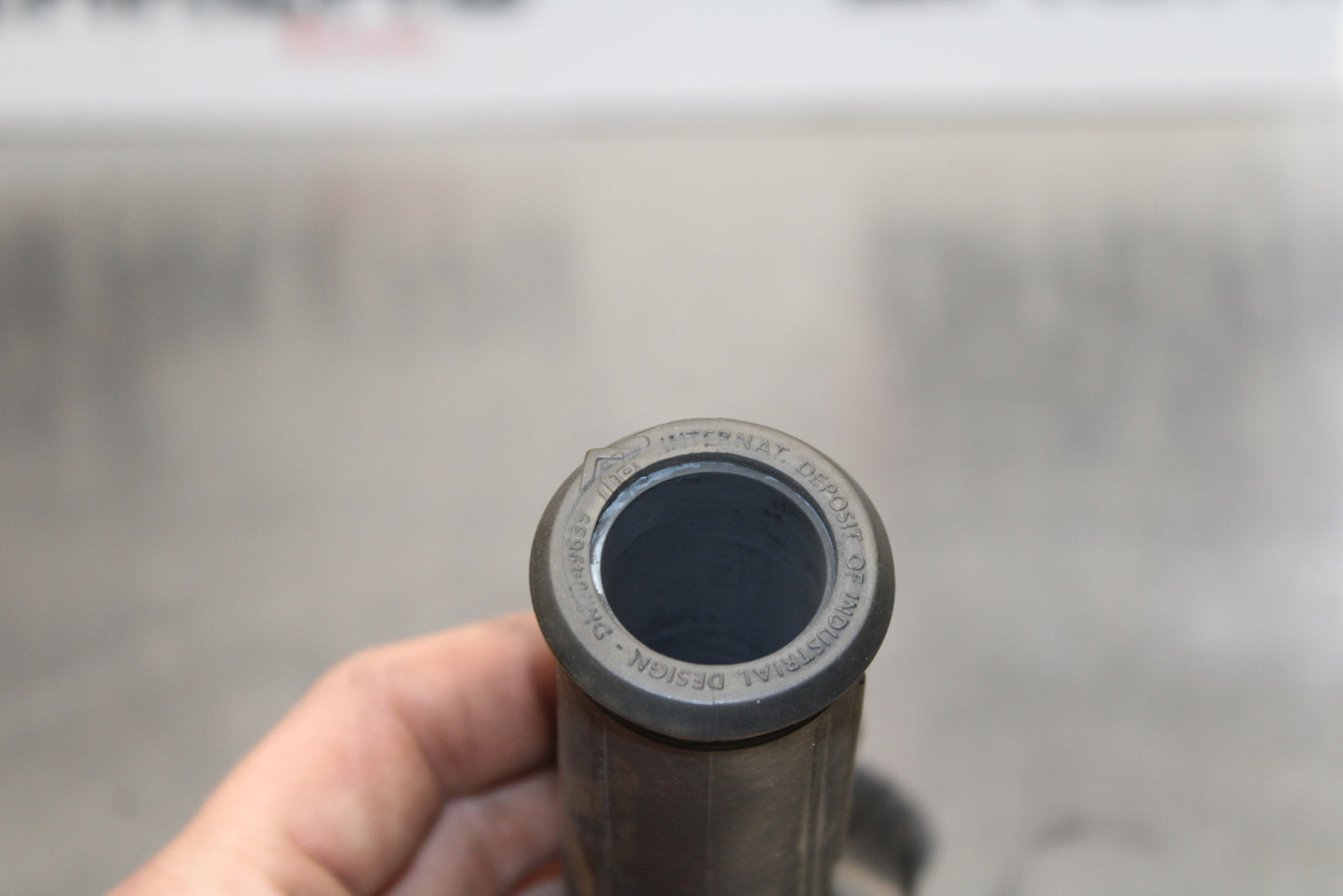 04-05 KAWASAKI NINJA ZX10R THROTTLE CABLE LINE HOUSING GUIDE BB163