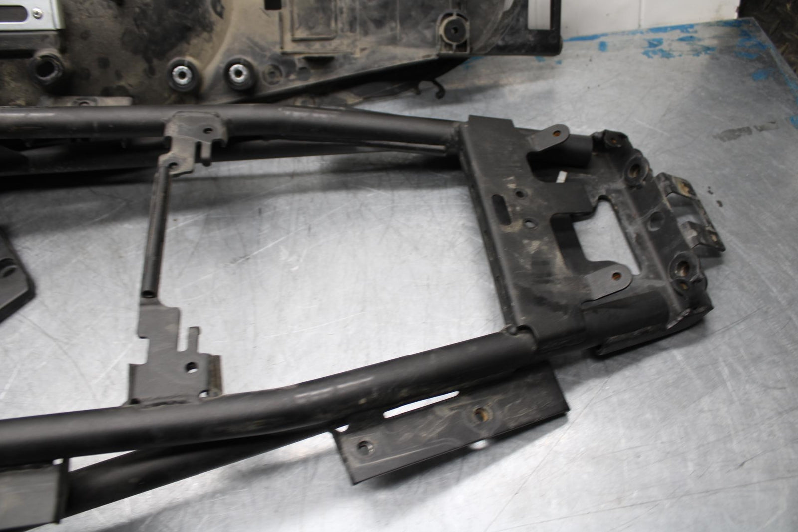 07-08 KAWASAKI CONCOURS 1400 ABS REAR BACK TAIL SUBFRAME SUB FRAME BB449