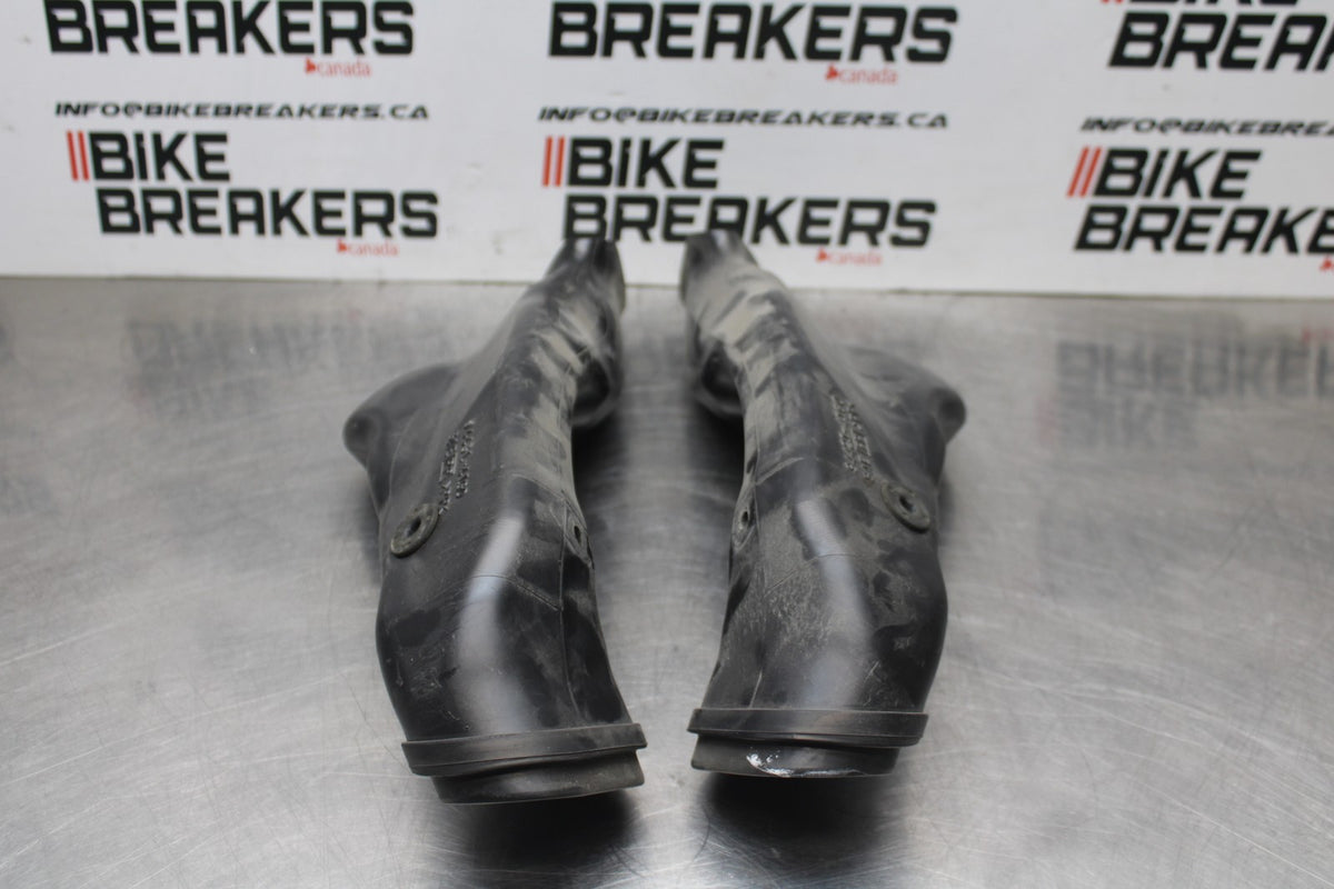 05-06 SUZUKI GSXR1000 RIGHT LEFT AIR INTAKE DUCTS BB857