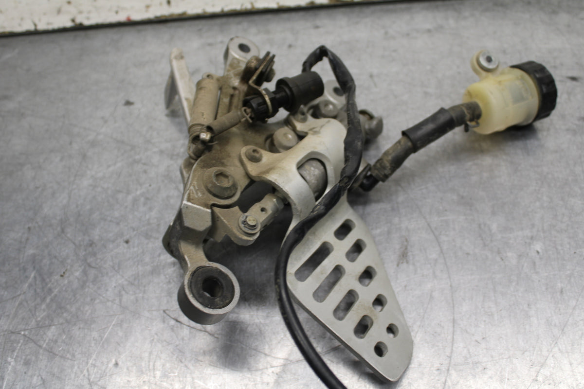 06-07 YAMAHA YZF R6 RIGHT REARSET REAR SET DRIVER FOOT PEG REST STOP BB742