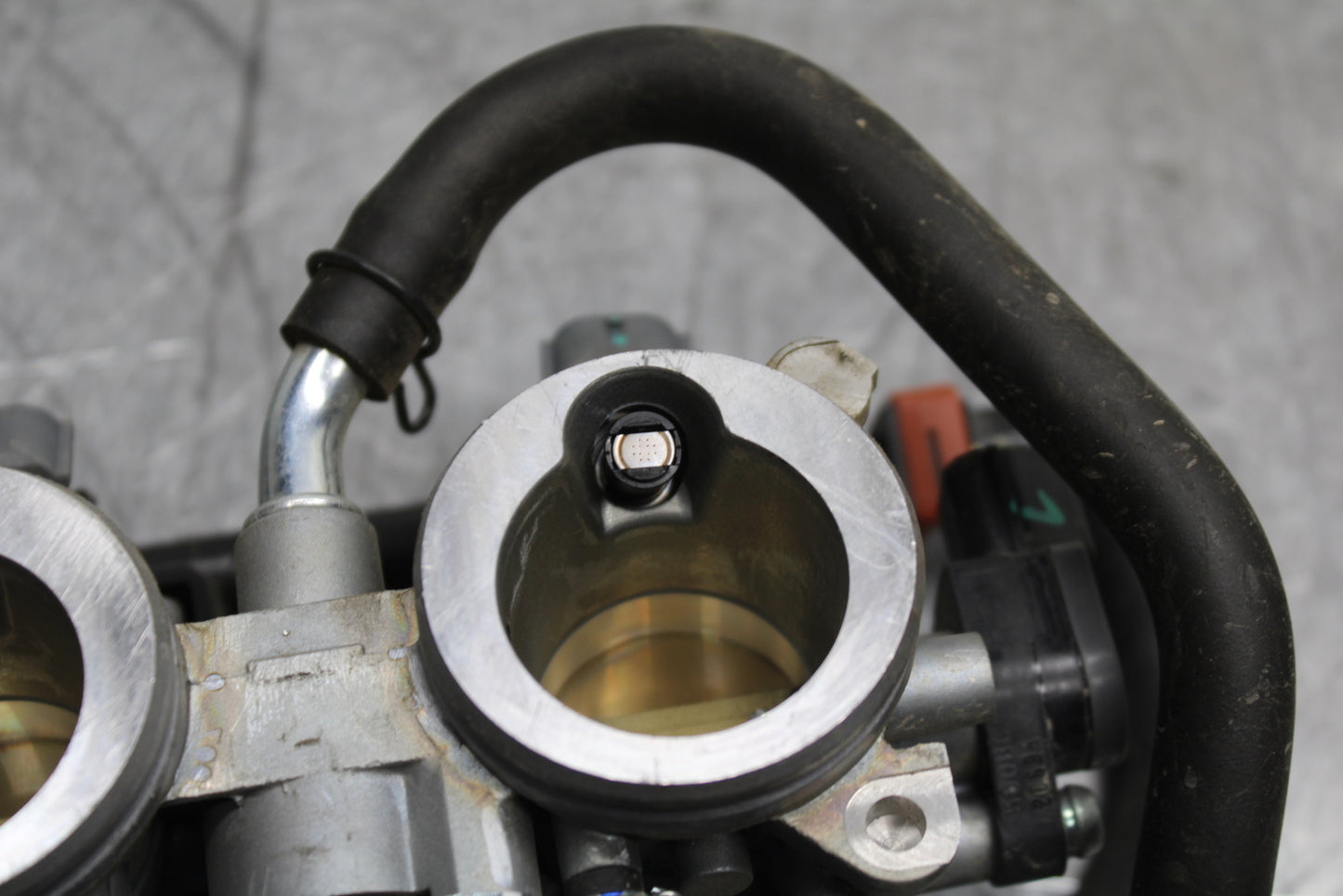 19-22 KAWASAKI Z400 MAIN FUEL INJECTORS / THROTTLE BODIES BB708