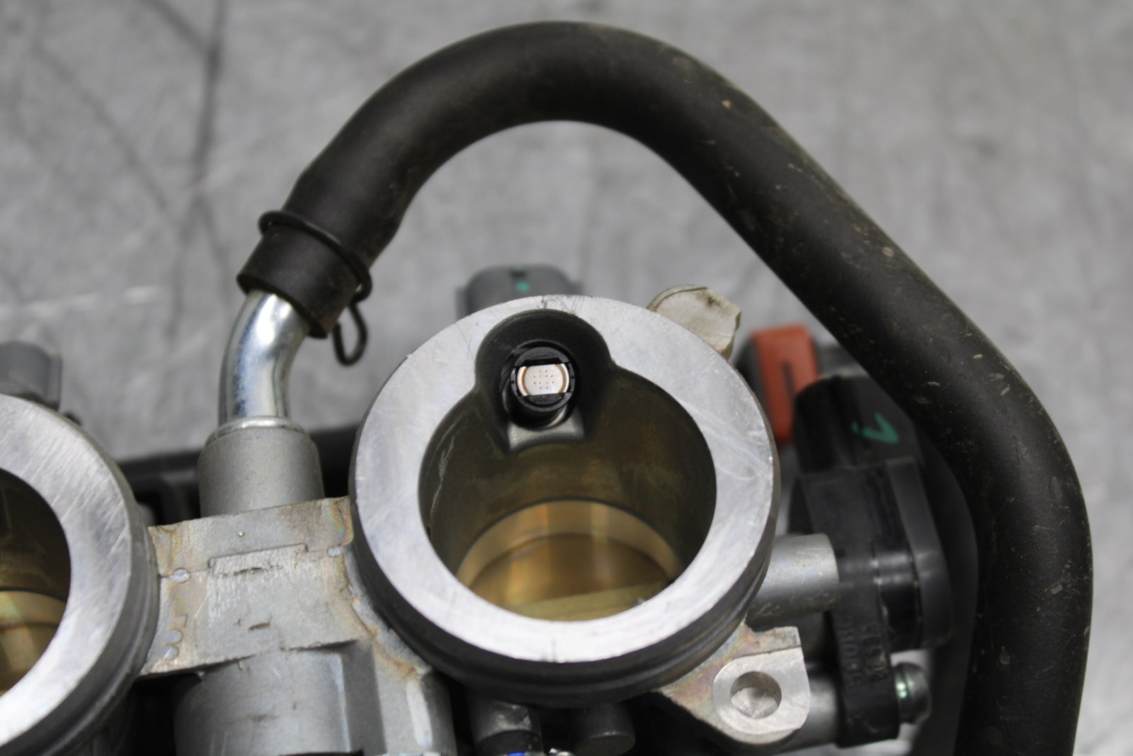 19-22 KAWASAKI Z400 MAIN FUEL INJECTORS / THROTTLE BODIES BB708