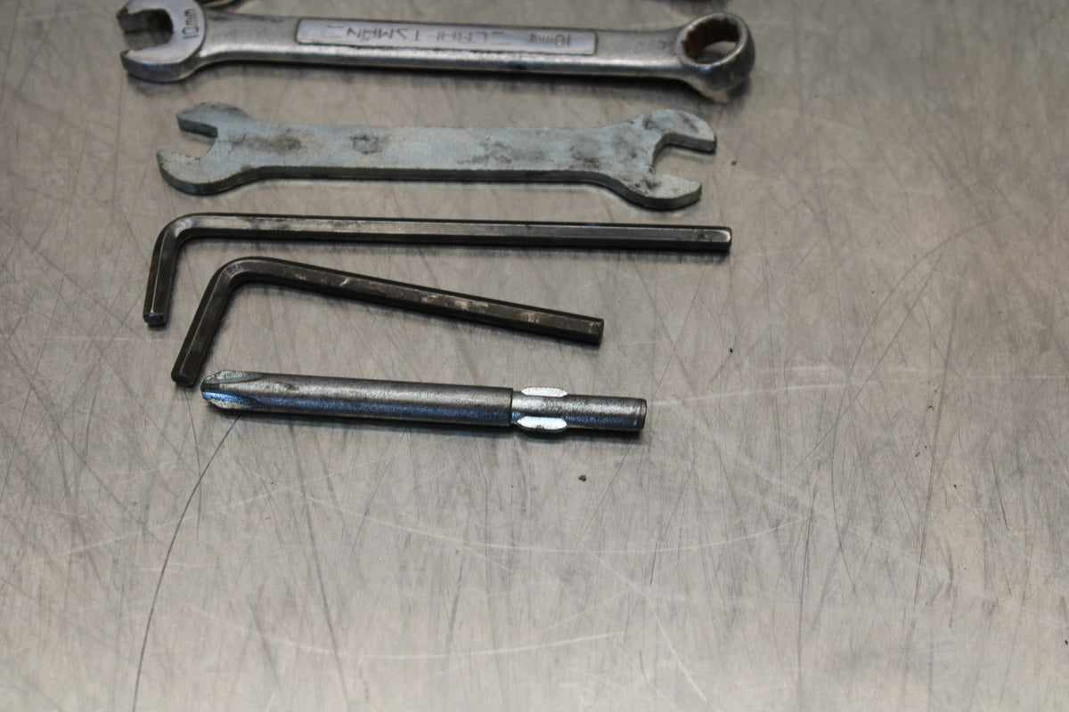 04 YAMAHA ROAD STAR XV1700A STOCK TOOLS OEM TOOL BAG KIT SET BB155