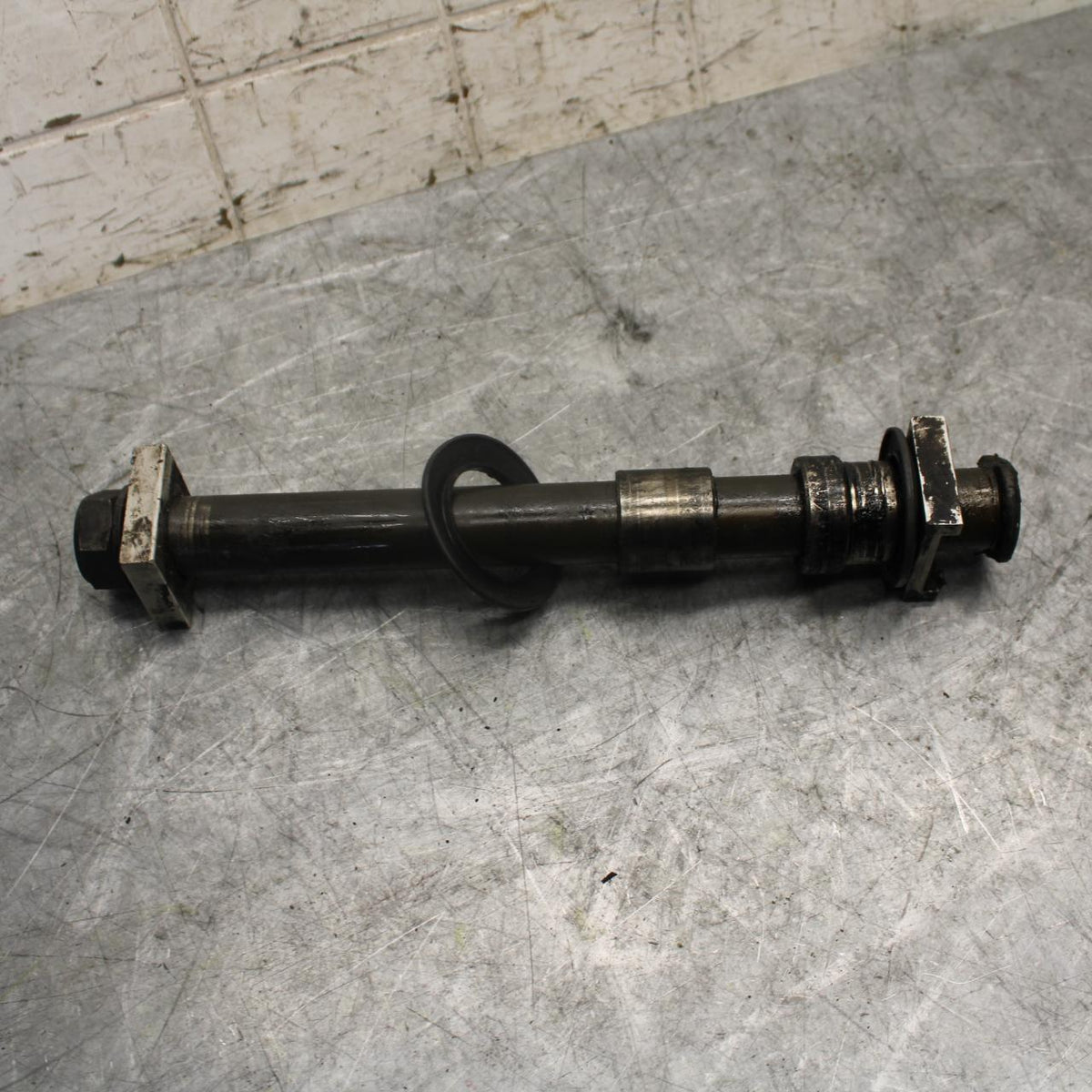 1999 Yamaha YZF R1 REAR AXLE BACK WHEEL RIM PIVOT BOLT AXEL 4XV-25381-00-00 BB50