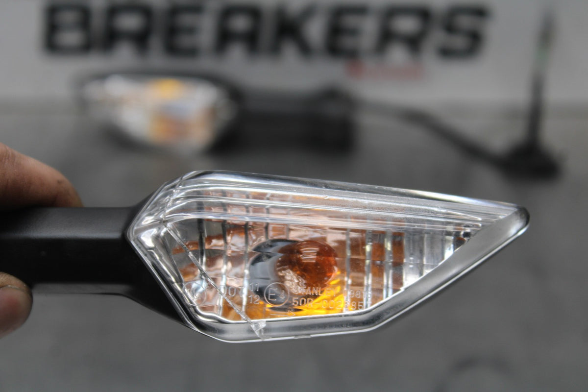 18-26 KAWASAKI Z400 FRONT LEFT RIGHT TURN SIGNALS LIGHT INDICATORS BB852