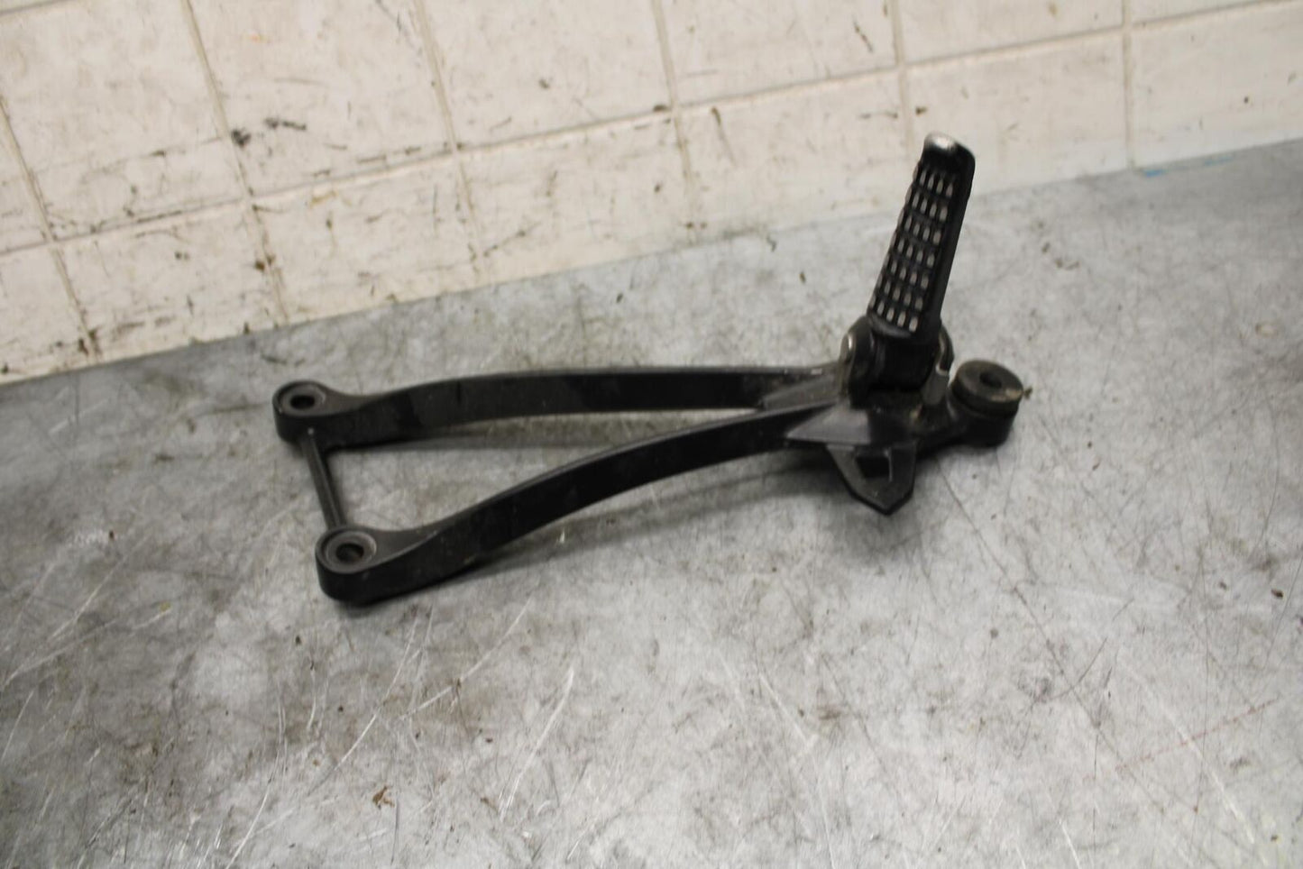 09-12 KAWASAKI NINJA ZX6R RIGHT REAR BACK PASSENGER PEG bb544