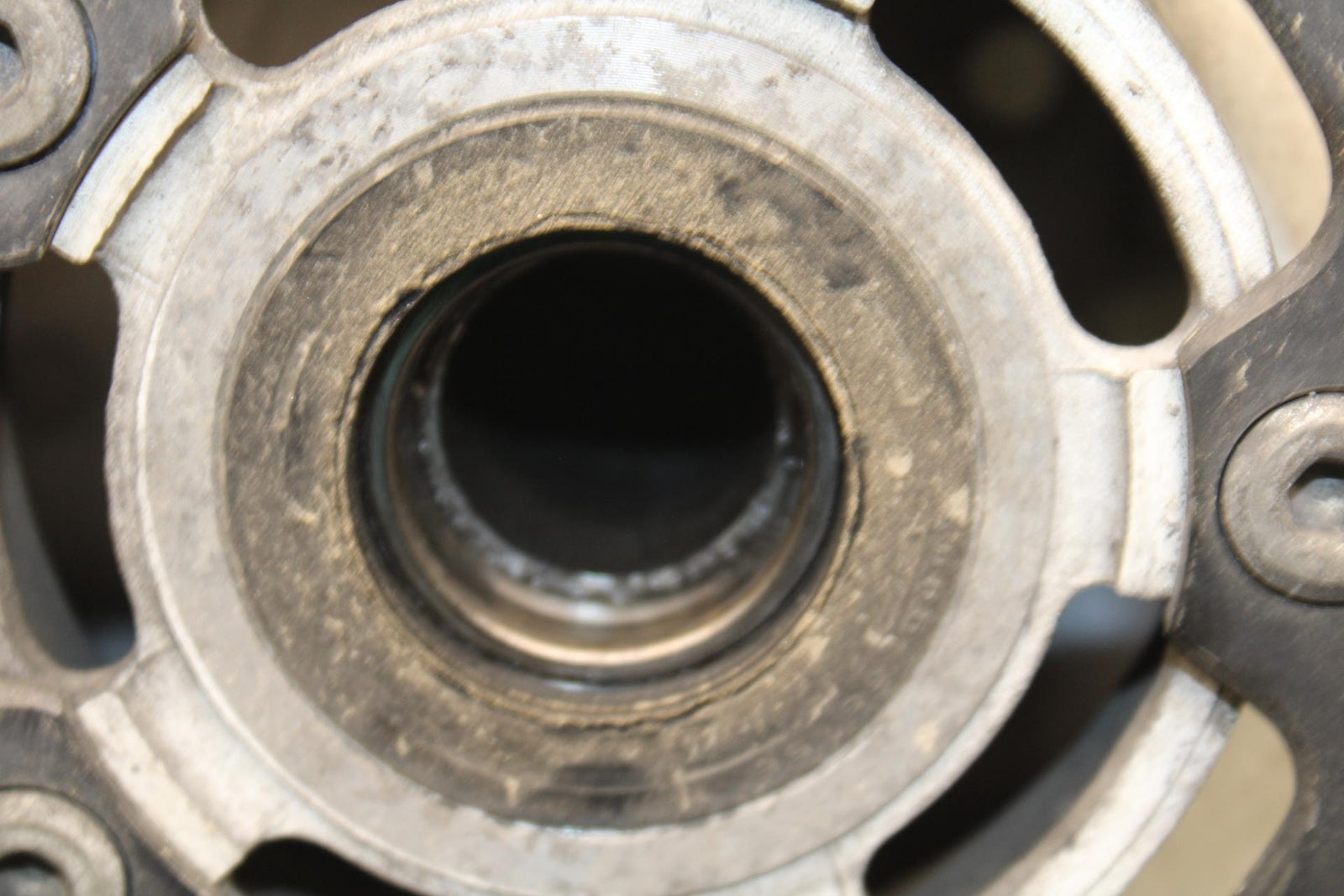 1999 Suzuki GSXR600 REAR WHEEL AND ROTOR BACK BRAKE DISC BB580