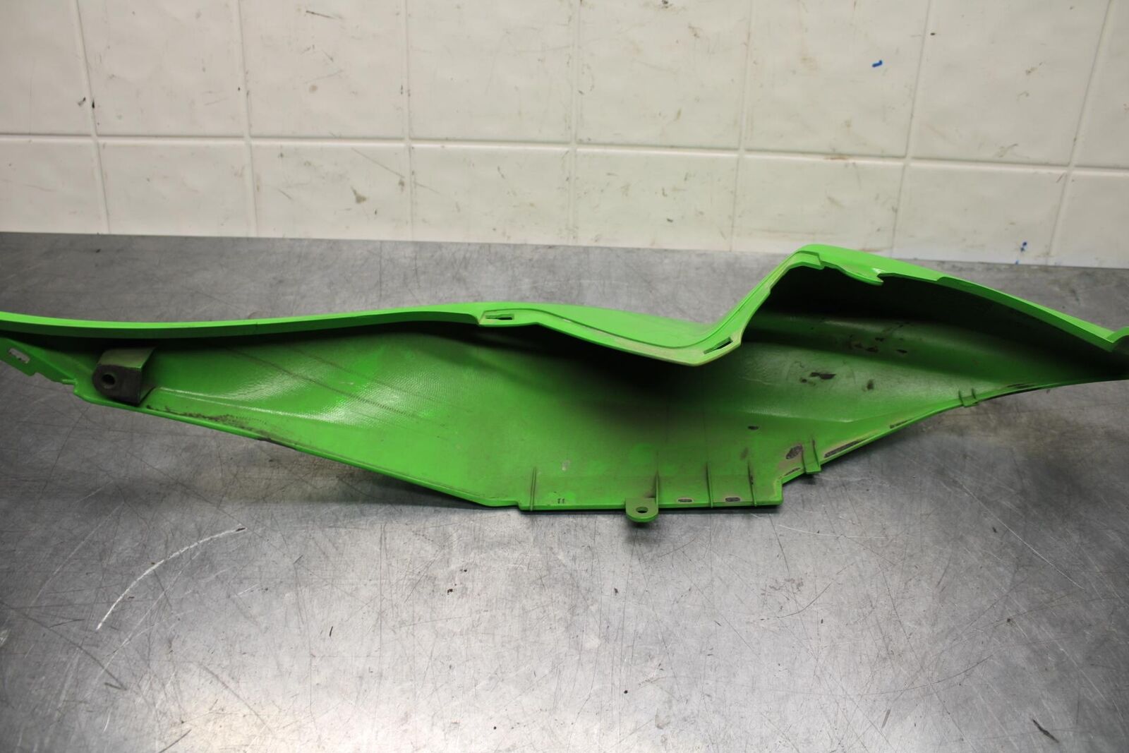 2011 Kawasaki Ninja ZX6R ZX600R RIGHT REAR BACK TAIL FAIRING COWL SHROUD BB587