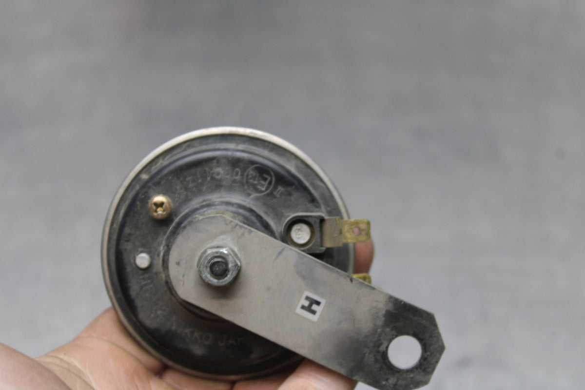 05-06 SUZUKI GSXR1000 HORN SIGNAL BB773