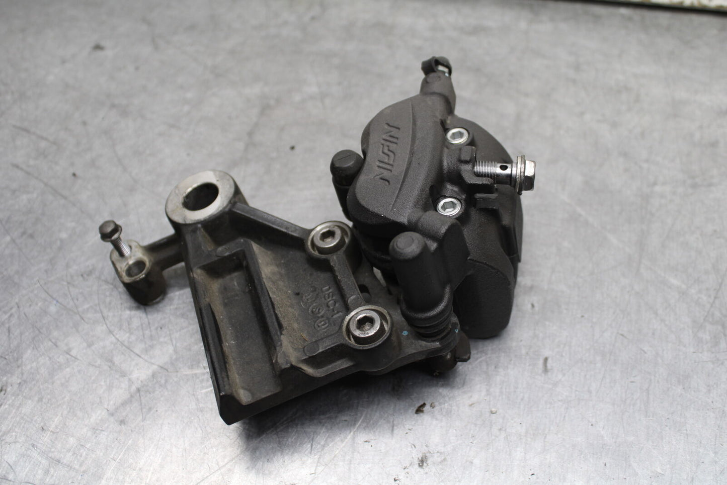 19-22 KAWASAKI Z400 REAR BACK BRAKE CALIPER W MOUNT BRACKET BB738