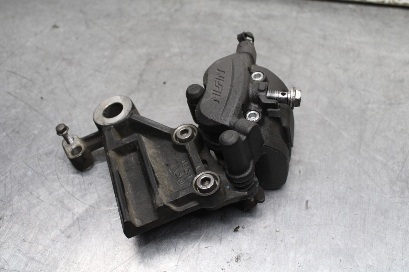 19-22 KAWASAKI Z400 REAR BACK BRAKE CALIPER W MOUNT BRACKET BB738