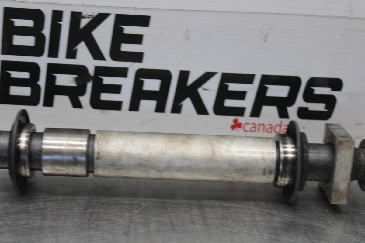 03 YAMAHA YZF R1 REAR AXLE BACK WHEEL RIM PIVOT BOLT AXEL BB895