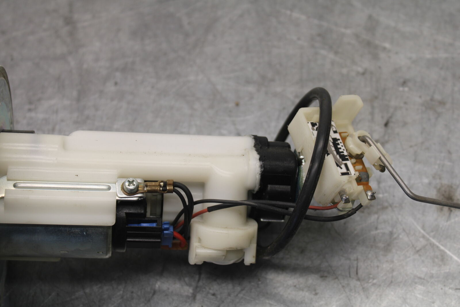 06-07 SUZUKI GSXR 600 FUEL PUMP GAS PETROL SENDER UNIT BB694
