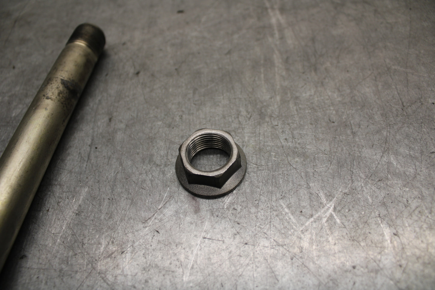 13-18 KAWASAKI NINJA ZX6R REAR BACK SWINGARM BOLT SUSPENSION PIVOT AXLE BB666