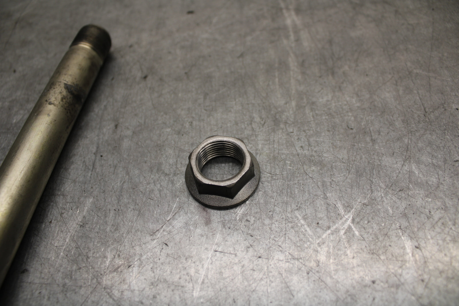 13-18 KAWASAKI NINJA ZX6R REAR BACK SWINGARM BOLT SUSPENSION PIVOT AXLE BB666