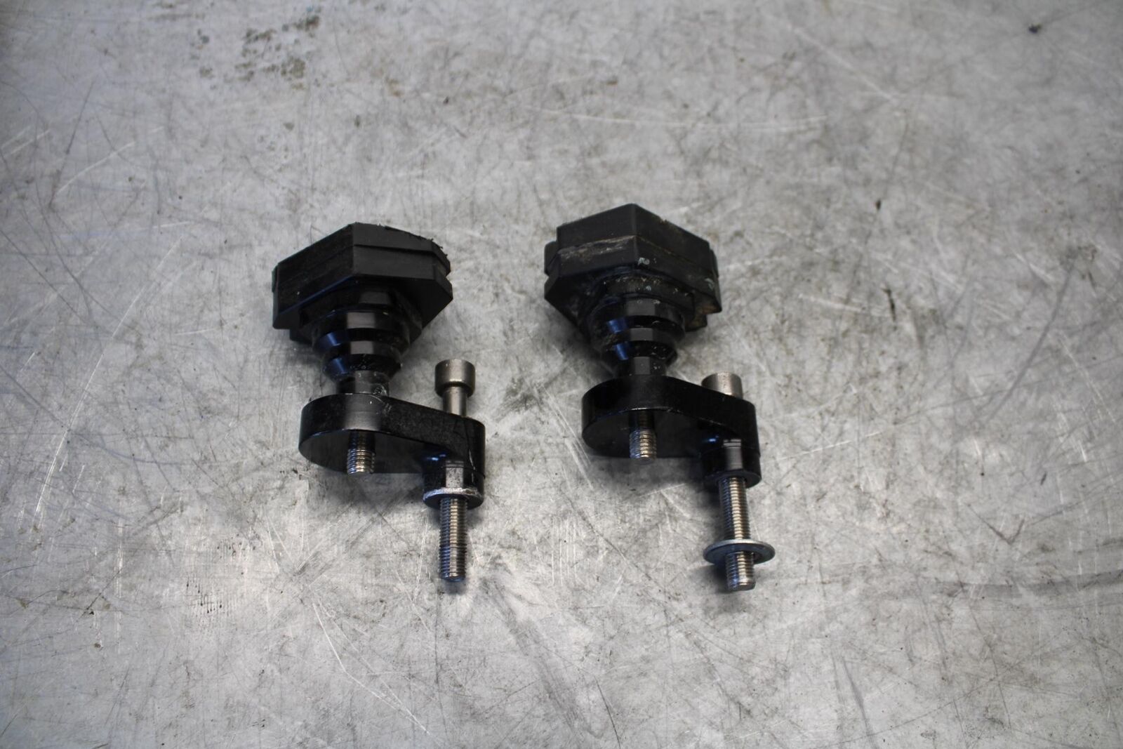 08-16 YAMAHA YZF R6 FRAME SLIDERS SET BB431
