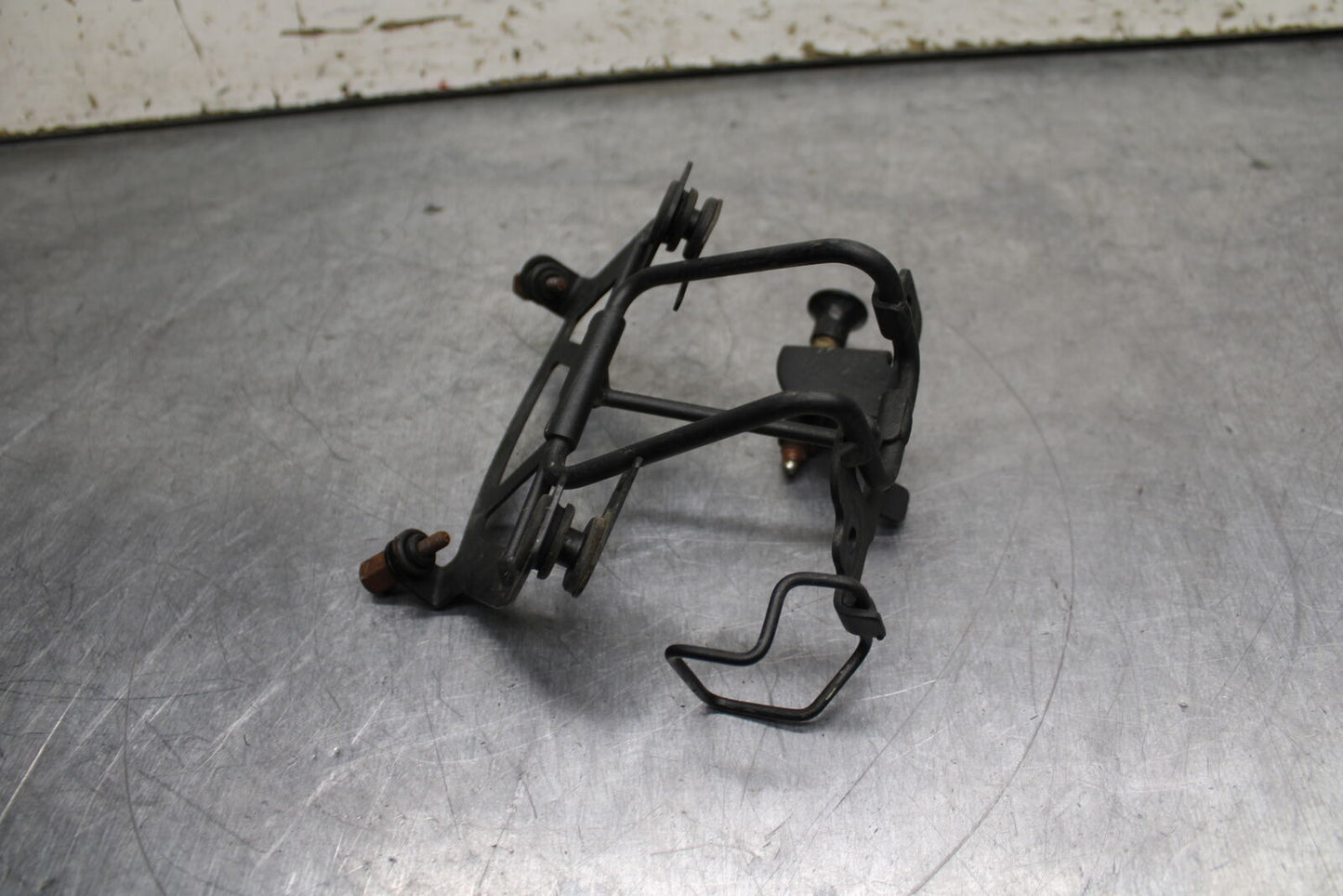 12-13 KAWASAKI Z1000 UPPER FAIRING GAUGES STAY BRACKET BB743