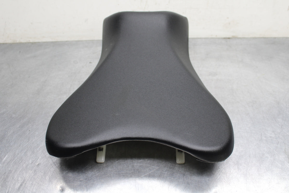09 SUZUKI GSXR600 FRONT DRIVERS SEAT PAD SADDLE PILLION BB759
