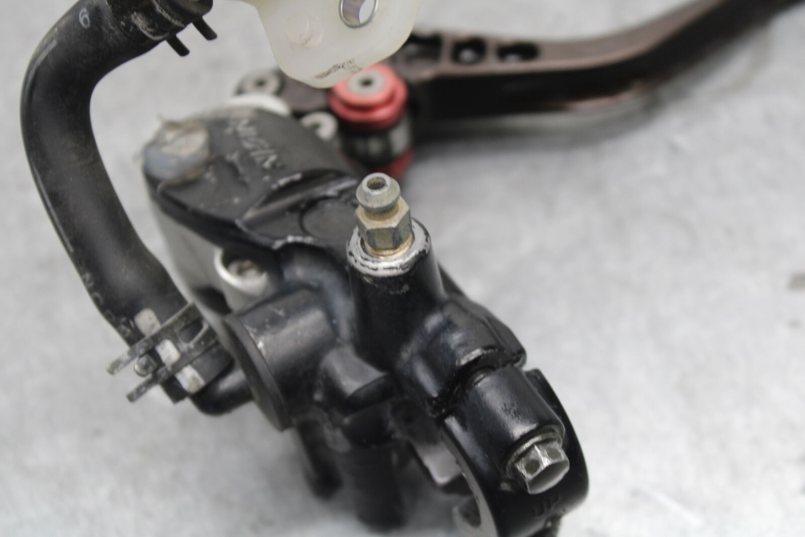 05-06 SUZUKI GSXR1000 FRONT BRAKE MASTER CYLINDER w/ LEVER 59600-47H10 BB677