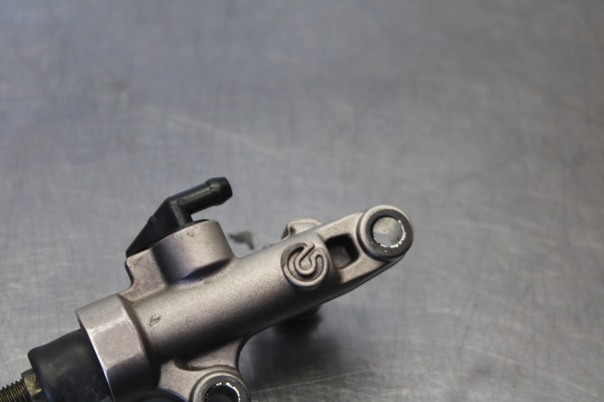 05 YAMAHA YZF R6 REAR BACK BRAKE MASTER CYLINDER W RESERVOIR BB894