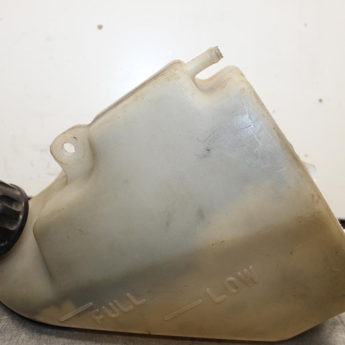 84-86 KAWASAKI GPZ900 COOLANT WATER TANK RESERVOIR BOTTLE BB84