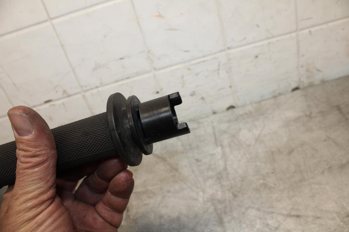 21 HUSQVARNA VITPILEN 401 RIGHT THROTTLE GRIP BB467