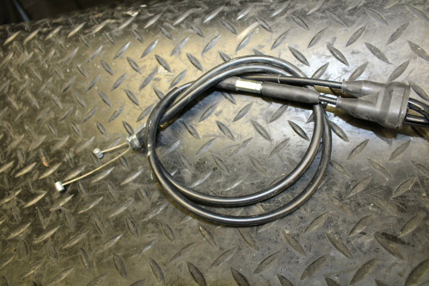 09-14 YAMAHA YZF R1 THROTTLE CABLES LINES BB192
