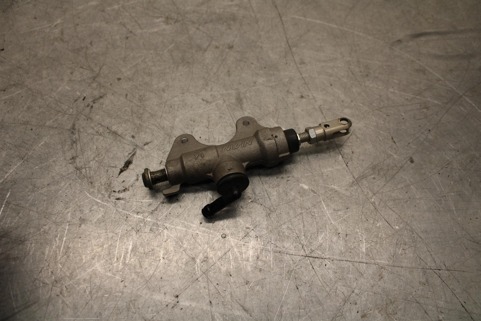 2007 Yamaha YZF R6 REAR BACK BRAKE MASTER CYLINDER 2C0-2583V-01-00 BB525