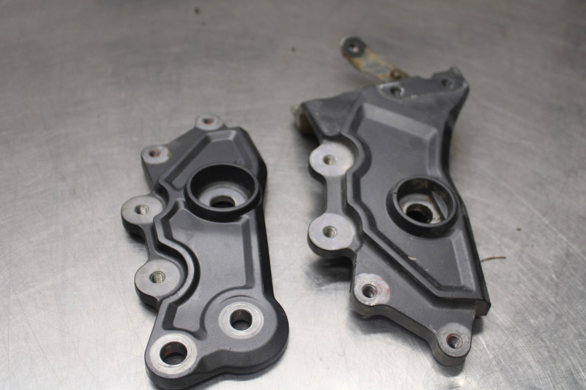 22-25 YAMAHA YZF R7 LEFT RIGHT REARSET REAR SET DRIVER PEG BRACKETS MOUNTS BB940