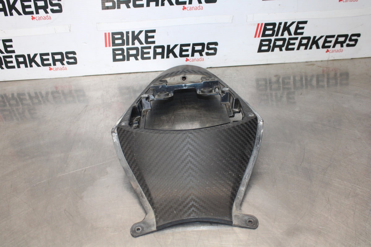 11-26 SUZUKI GSXR750 CENTER REAR BACK TAIL FAIRING COWL BB900