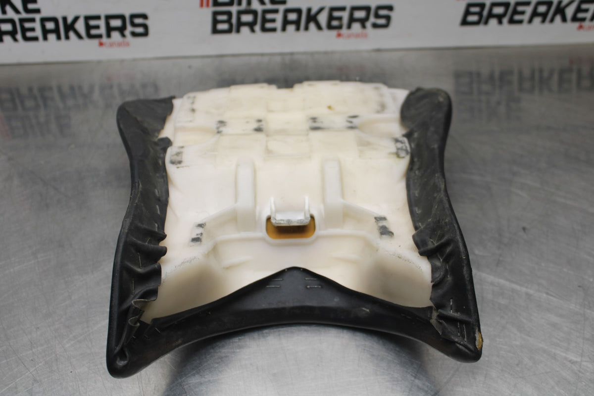 03-05 YAMAHA YZF R6  FRONT DRIVERS SEAT PAD SADDLE PILLION BB793