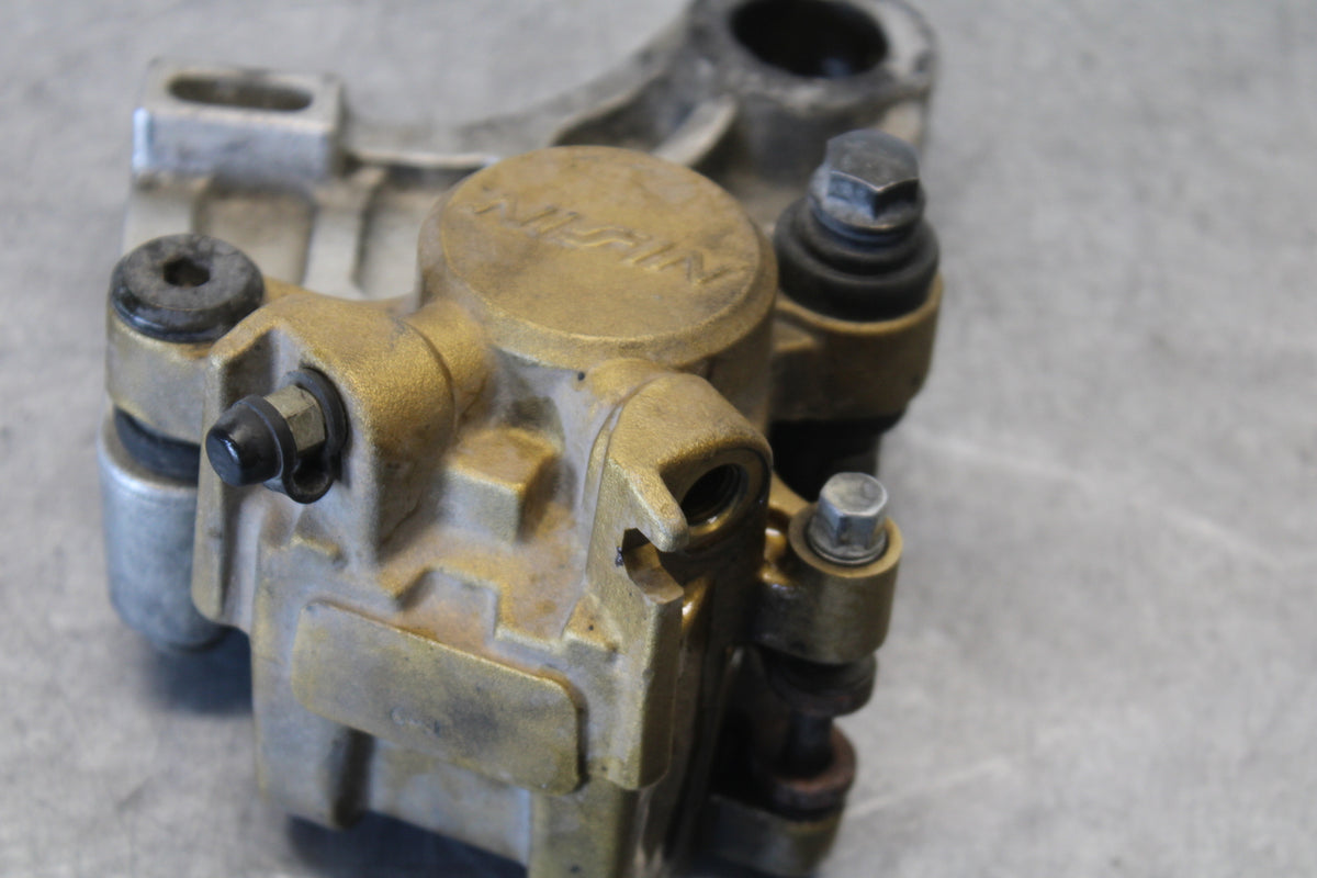03-04 HONDA CBR600RR REAR BACK BRAKE CALIPER W MOUNT BRACKET 43150-MEE-006 BB661