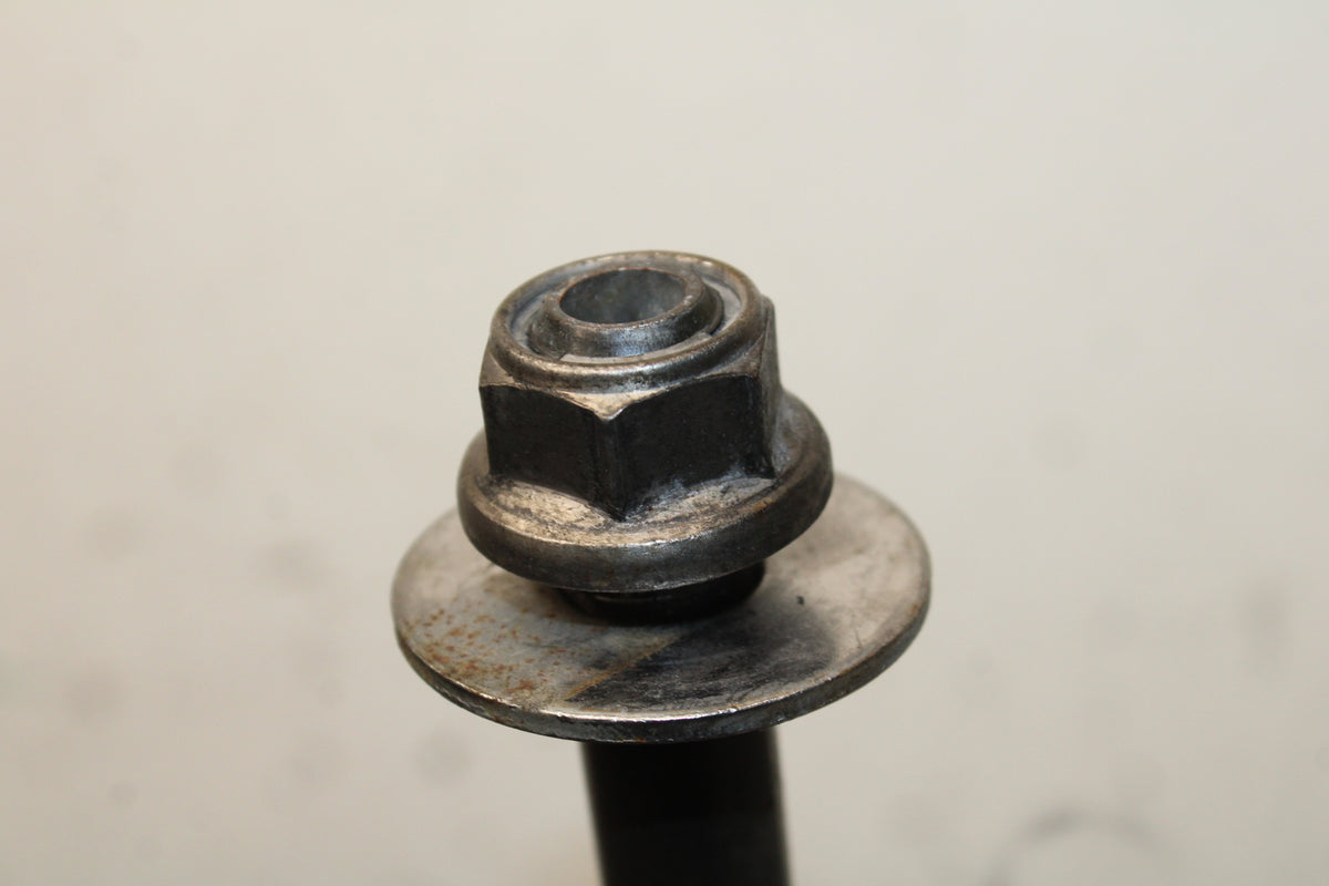 99-00 YAMAHA V STAR 1100 REAR AXLE BACK WHEEL RIM PIVOT BOLT AXEL BB711
