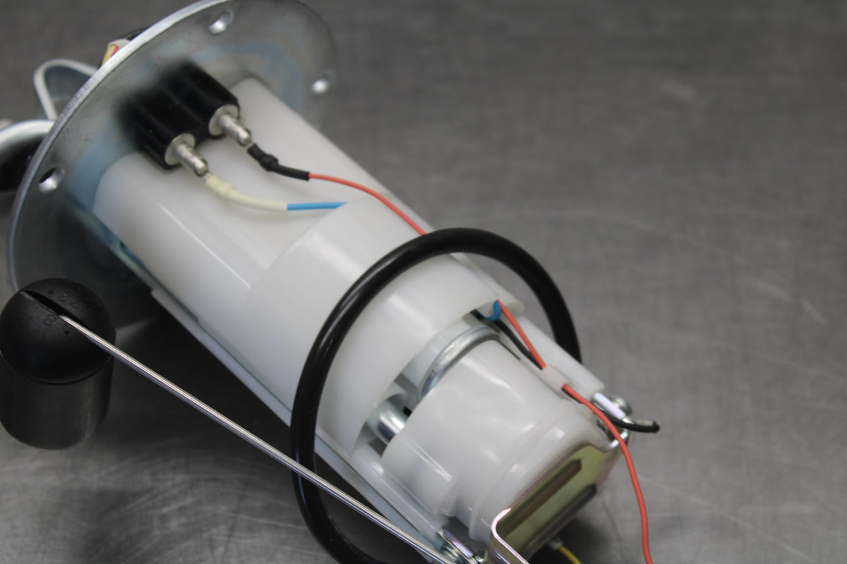 15-26 SUZUKI GSXR600 FUEL PUMP GAS PETROL SENDER UNIT BB888