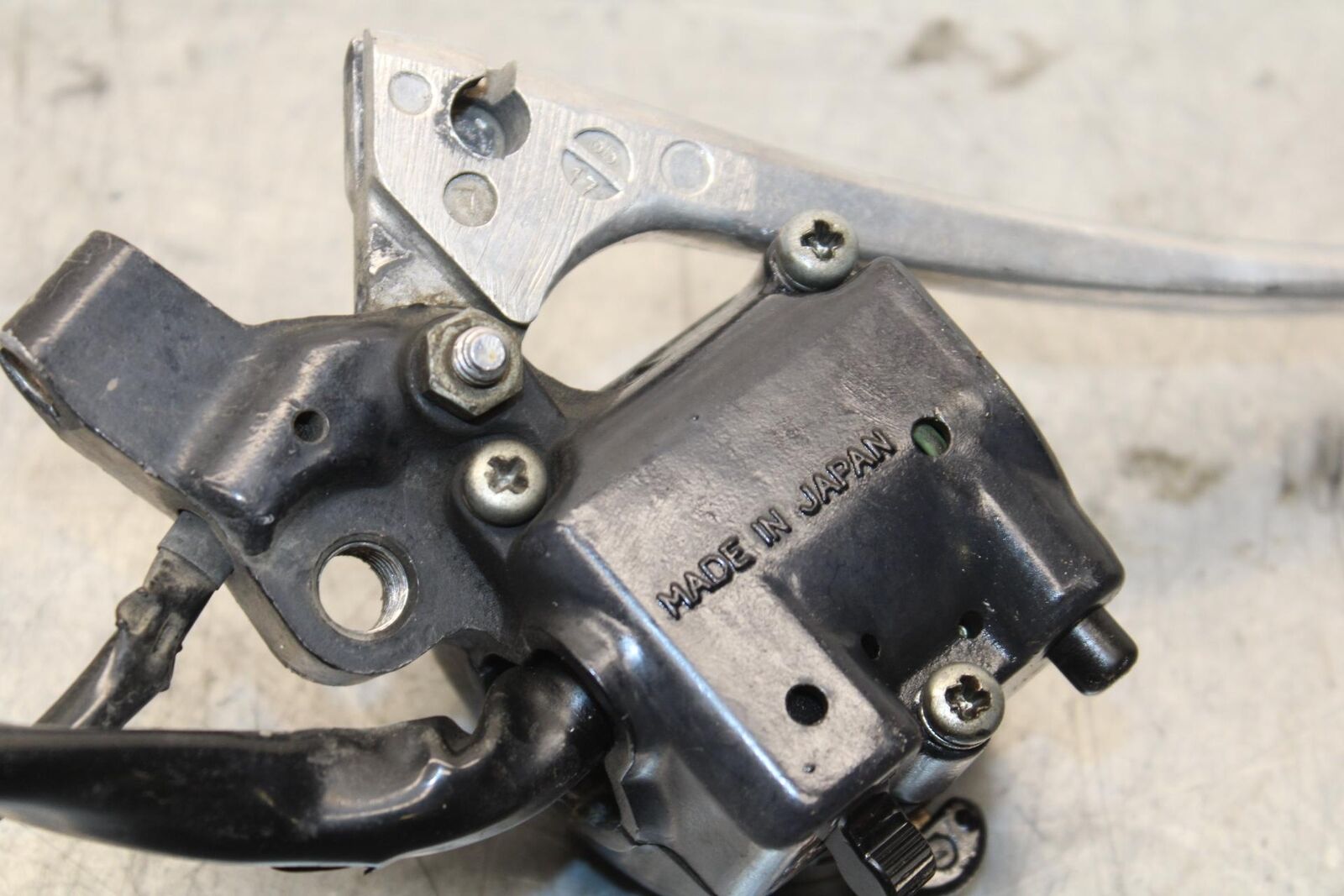 1977 Honda CB550K --- LEFT CLIP ON HANDLE HORN SIGNALS SWITCH  BB592