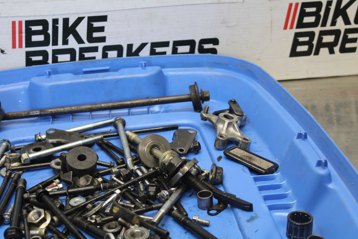 97 KAWASAKI VULCAN 1500 VN1500D CLASSIC ENGINE BOLTS HARDWARE MOTOR BB936