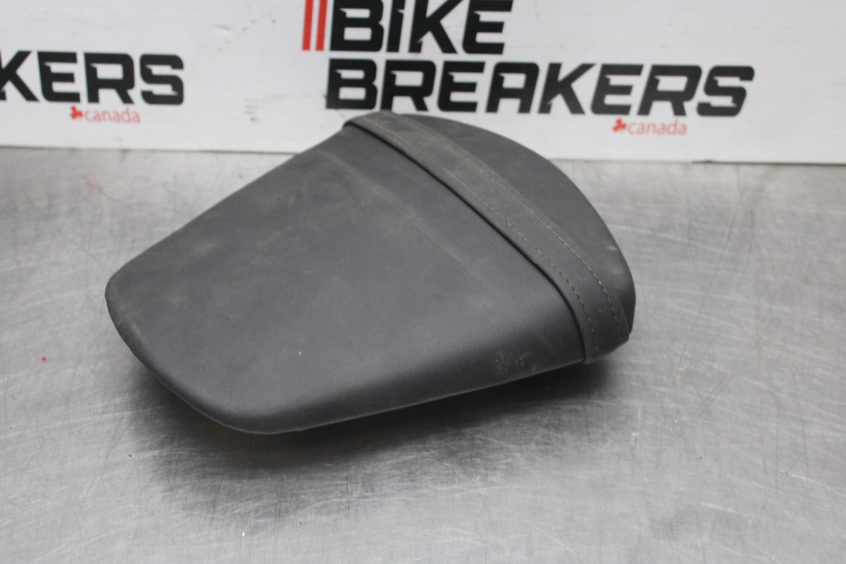 11-21 SUZUKI GSXR750 REAR BACK PASSENGER TANDEM SEAT PAD SADDLE PILLION BB306