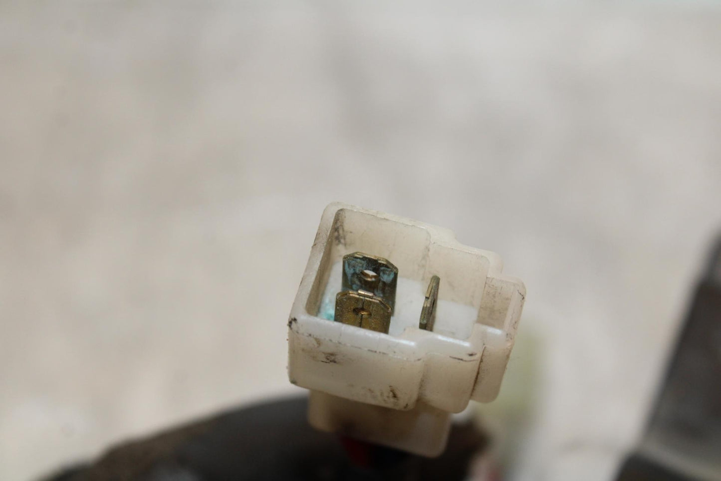 00-01 KAWASAKI ZZR600 REAR TAIL TAILLIGHT BACK BRAKE LIGHT BB568