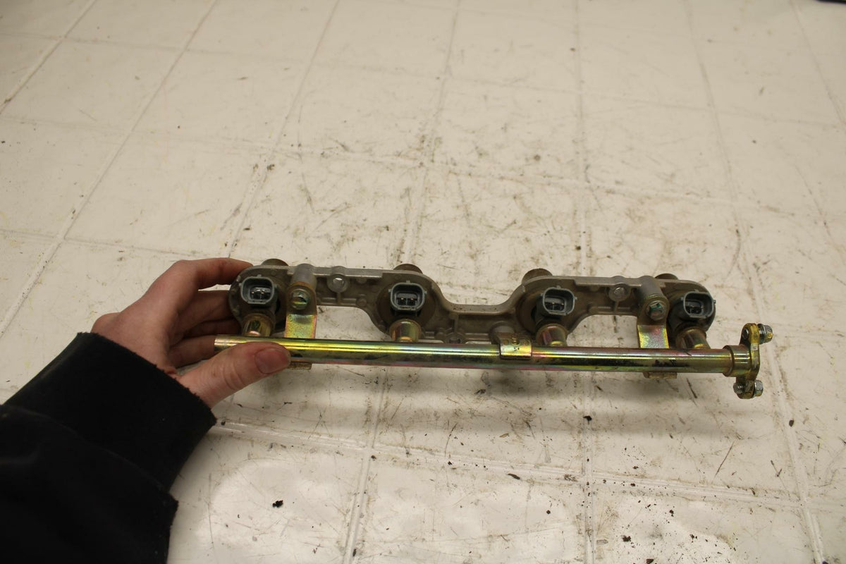 05-06 HONDA CBR600RR AIRBOX TOP RAIL INJECTORS BB399