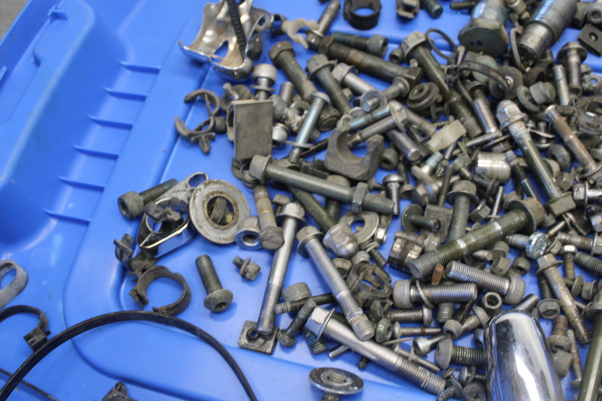 05-06 YAMAHA ROYAL STAR MOUNTING BOLTS HARDWARE MOTOR SCREWS BB697