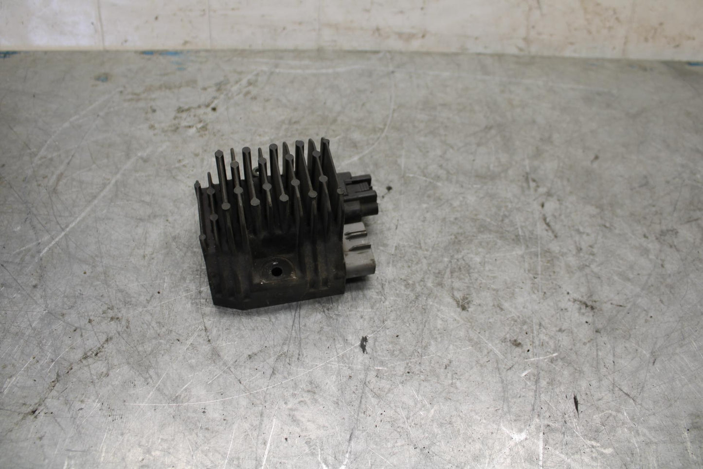 04-06 YAMAHA YZF R1 RECTIFIER VOLTAGE REGULATOR BB432