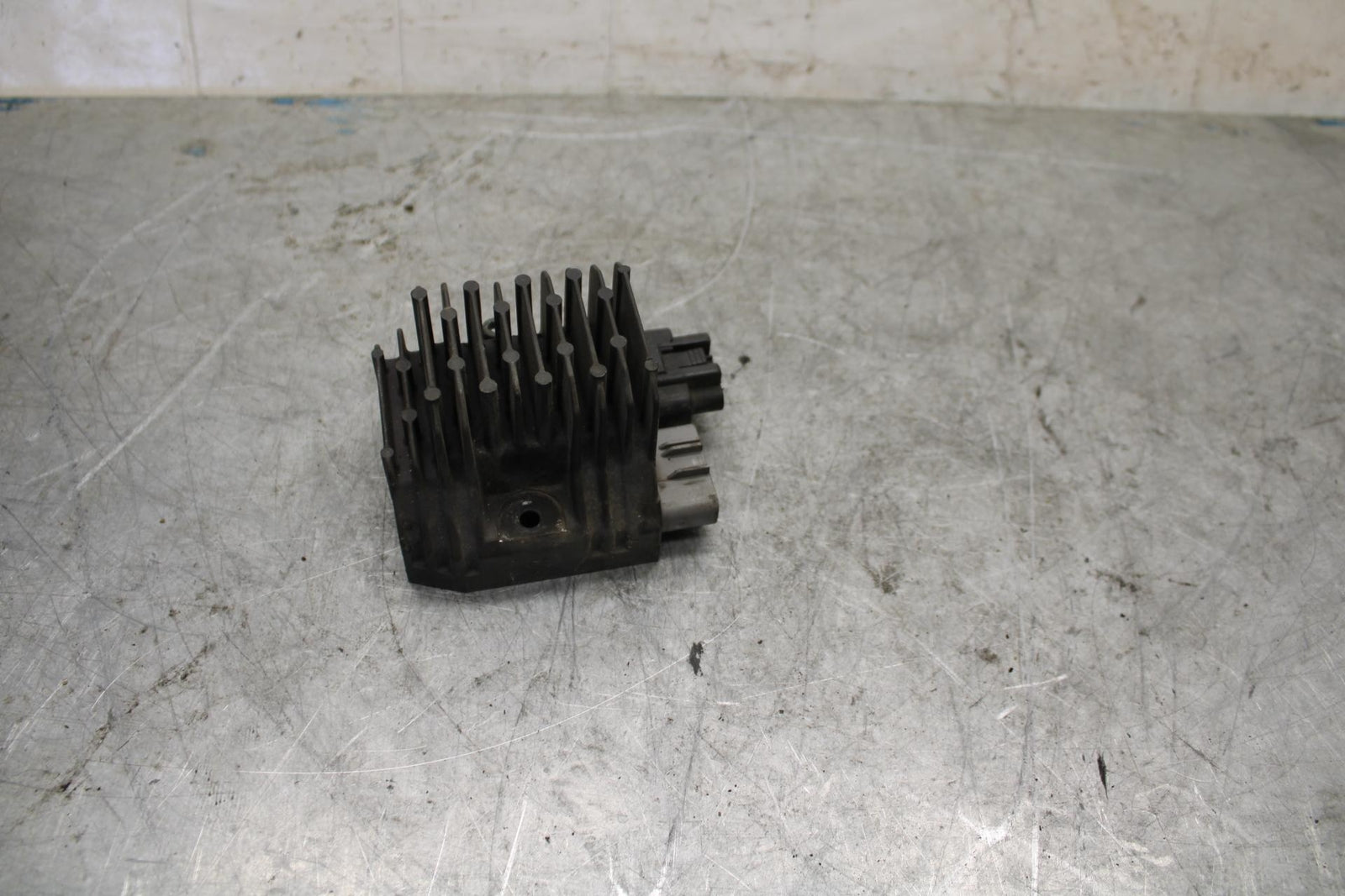 04-06 YAMAHA YZF R1 RECTIFIER VOLTAGE REGULATOR BB432