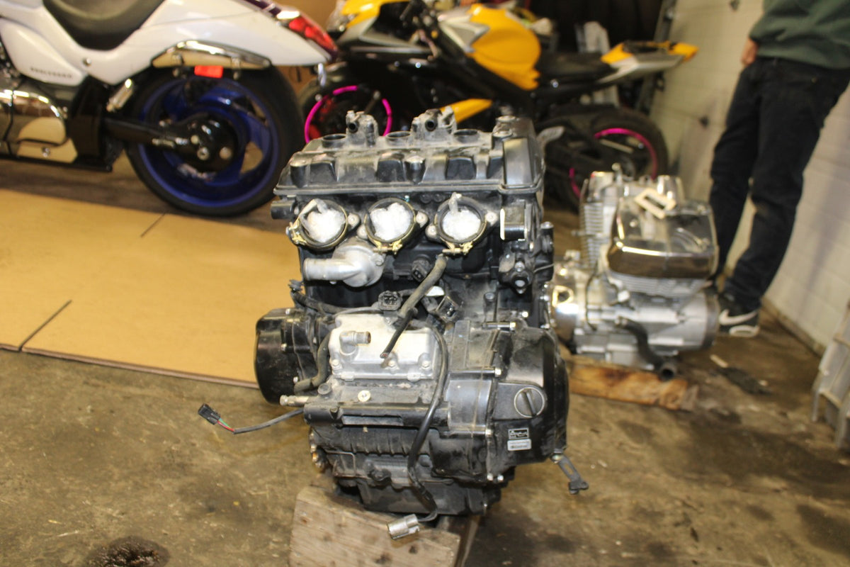 14 TRIUMPH STREET TRIPLE ABS ENGINE MOTOR BB808