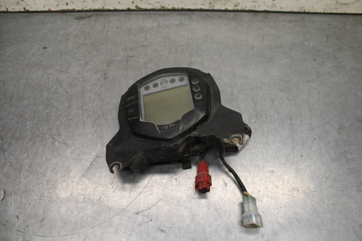 13-16 KTM 390 DUKE SPEEDO TACH GAUGES CLUSTER SPEEDOMETER TACHOMETER  BB748