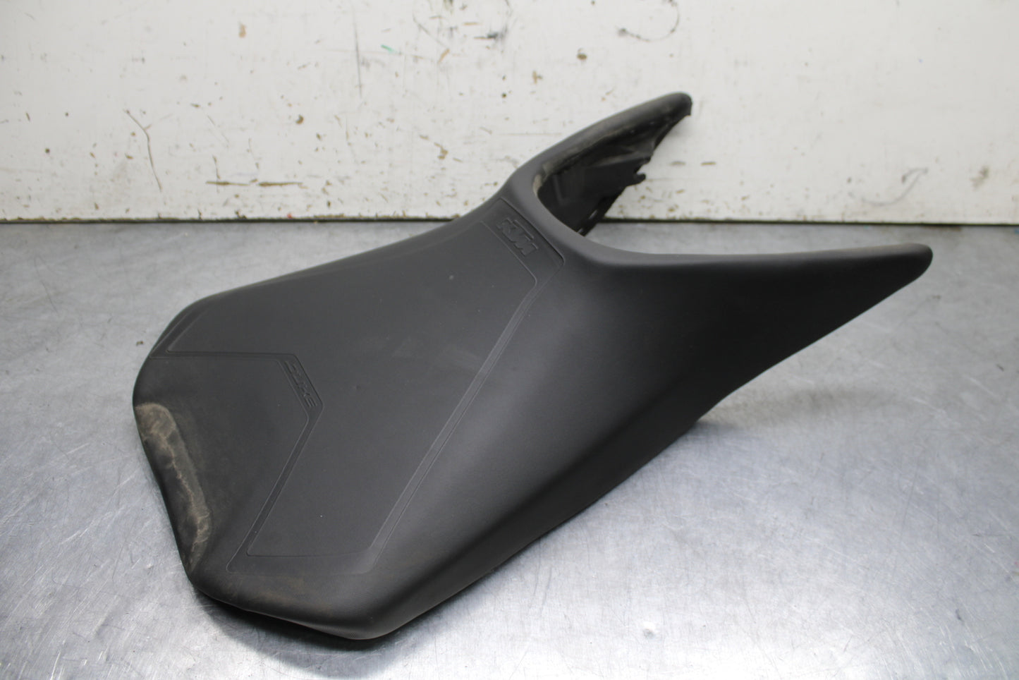 17-24 KTM 390 DUKE FRONT DRIVERS SEAT PAD SADDLE PILLION BB734