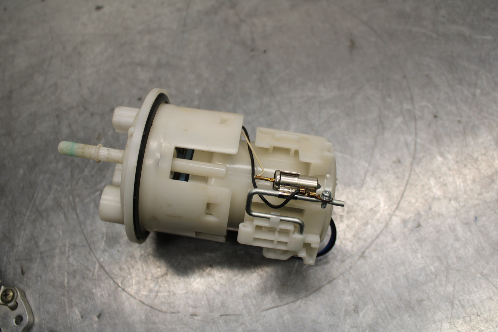 06-07 YAMAHA YZF R6 FUEL PUMP GAS PETROL SENDER UNIT BB742