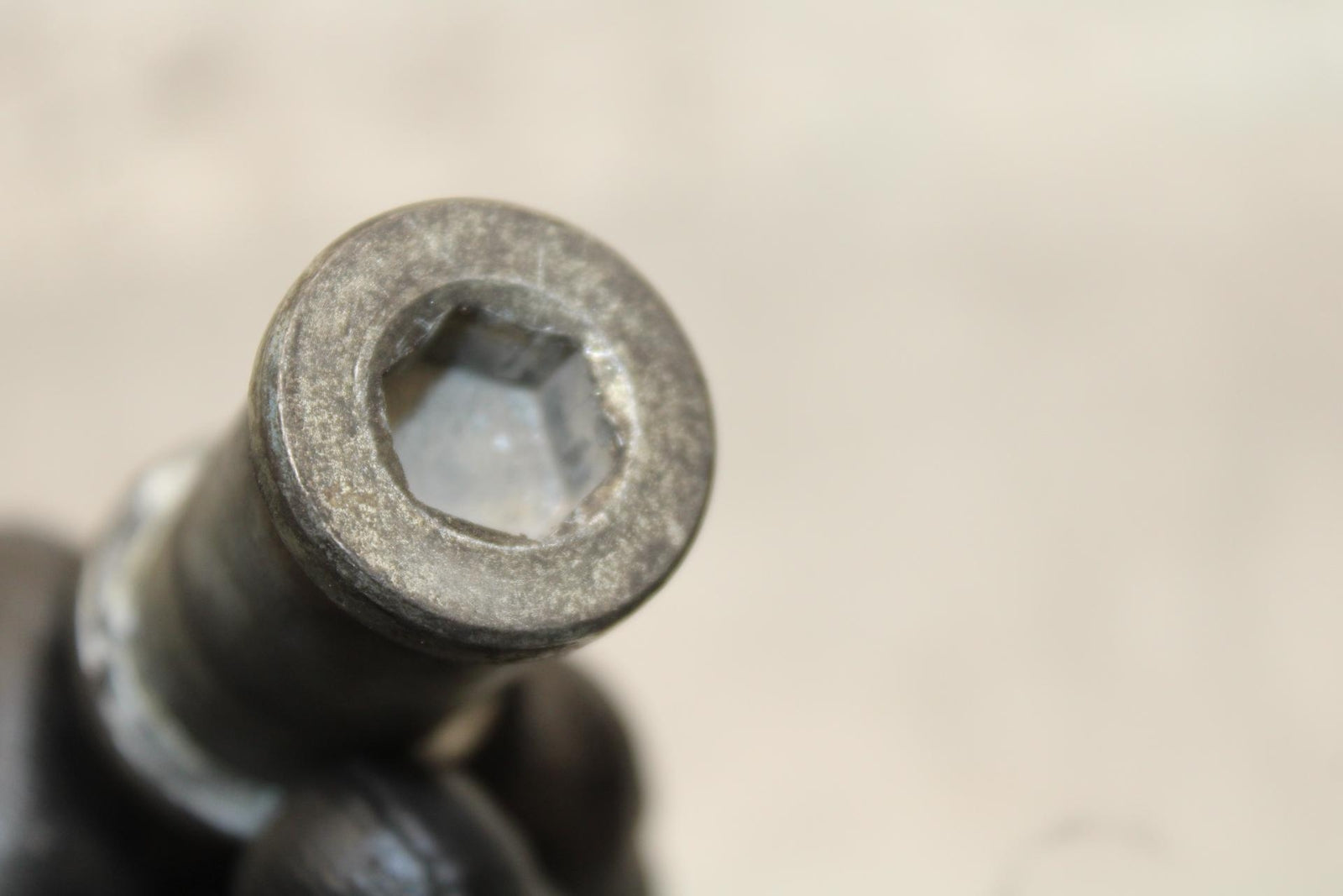 00-01 KAWASAKI ZZR600 FRONT WHEEL RIM AXLE PIVOT BOLT BB568