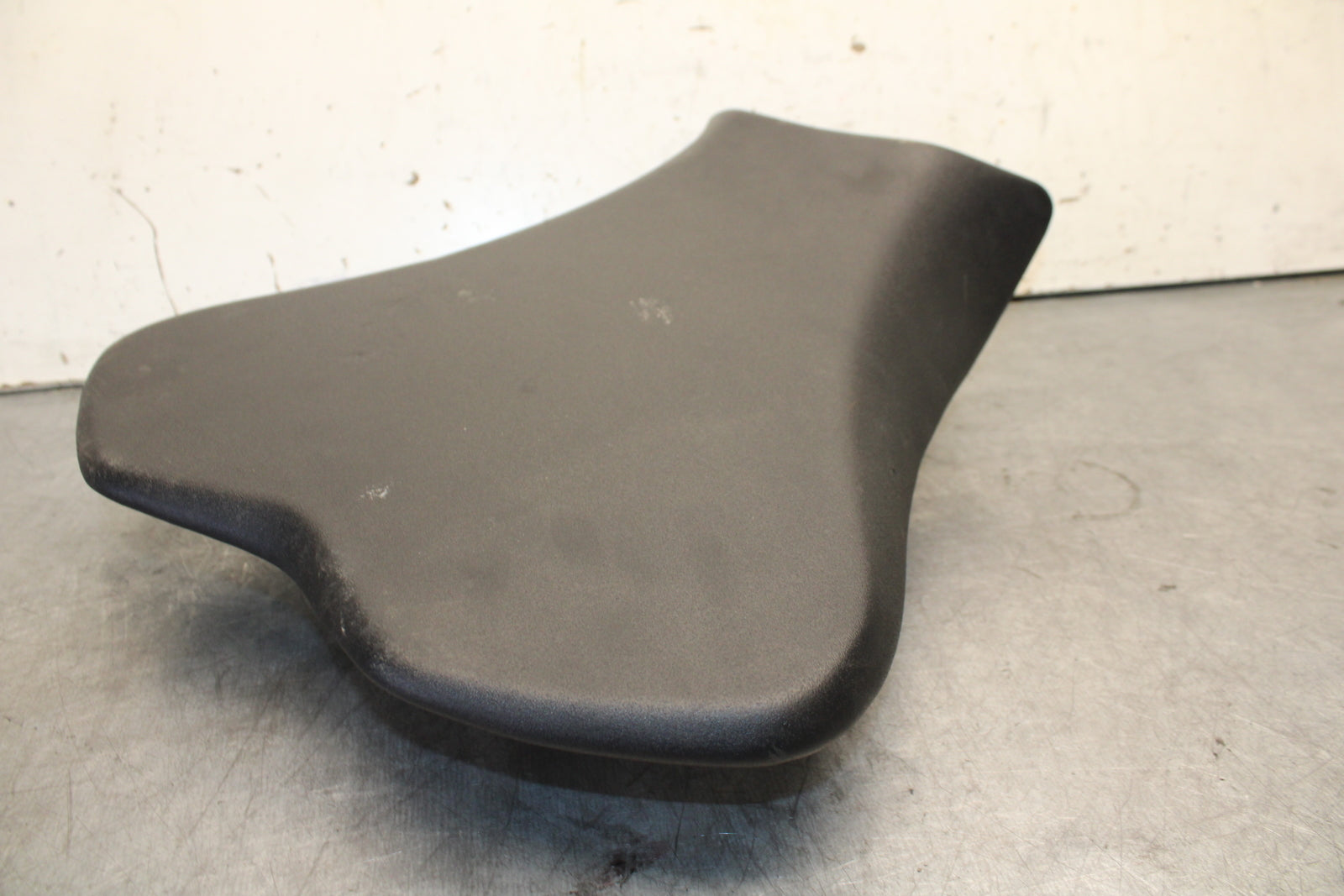 13-18 KAWASAKI NINJA ZX6R FRONT DRIVERS SEAT PAD SADDLE  BB682
